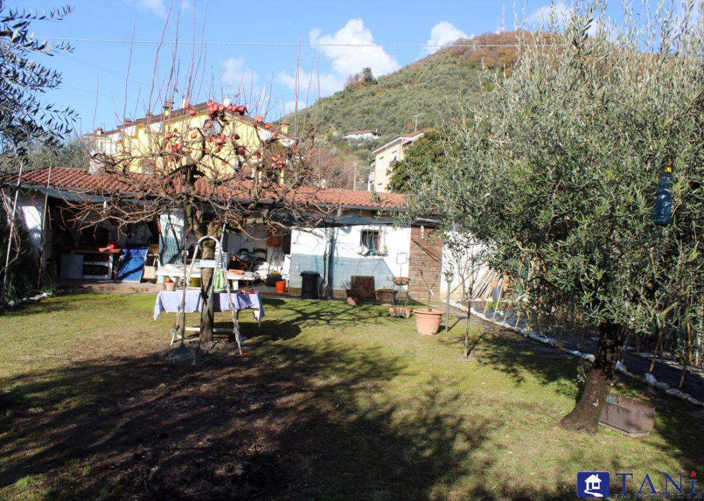 Semi-indipendenti in vendita , Carrara, località Gildona