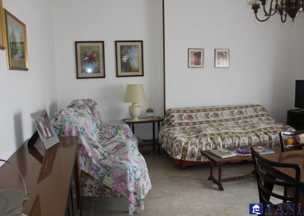 Vendita Appartamenti Carrara - APPARTAMENTO CENTRALISSIMO AVENZA RIF 2779 Località Avenza