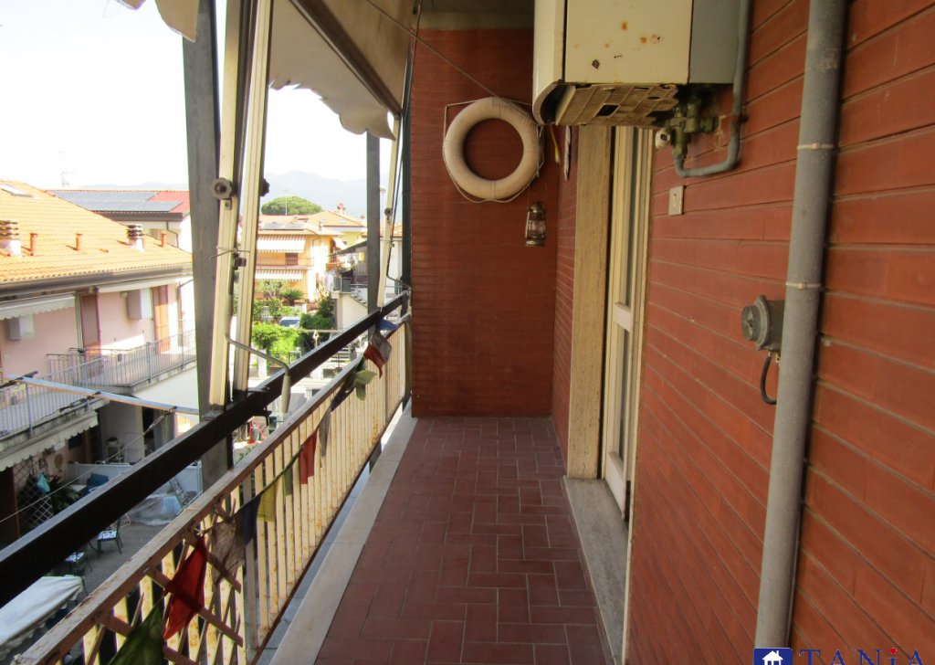 Vendita Appartamenti Carrara - APPARTAMENTO DA RISTRUTTURARE A MARINA DI CARRARA  RIF 3883 Località Marina di Carrara