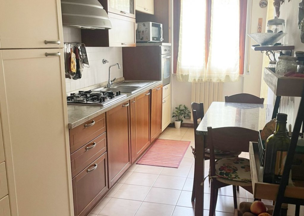Vendita Appartamenti Carrara - APPARTAMENTO IN OTTIME CONDIZIONI IN ZONA RESIDENZIALE AD AVENZA RIF 4234 Località Avenza