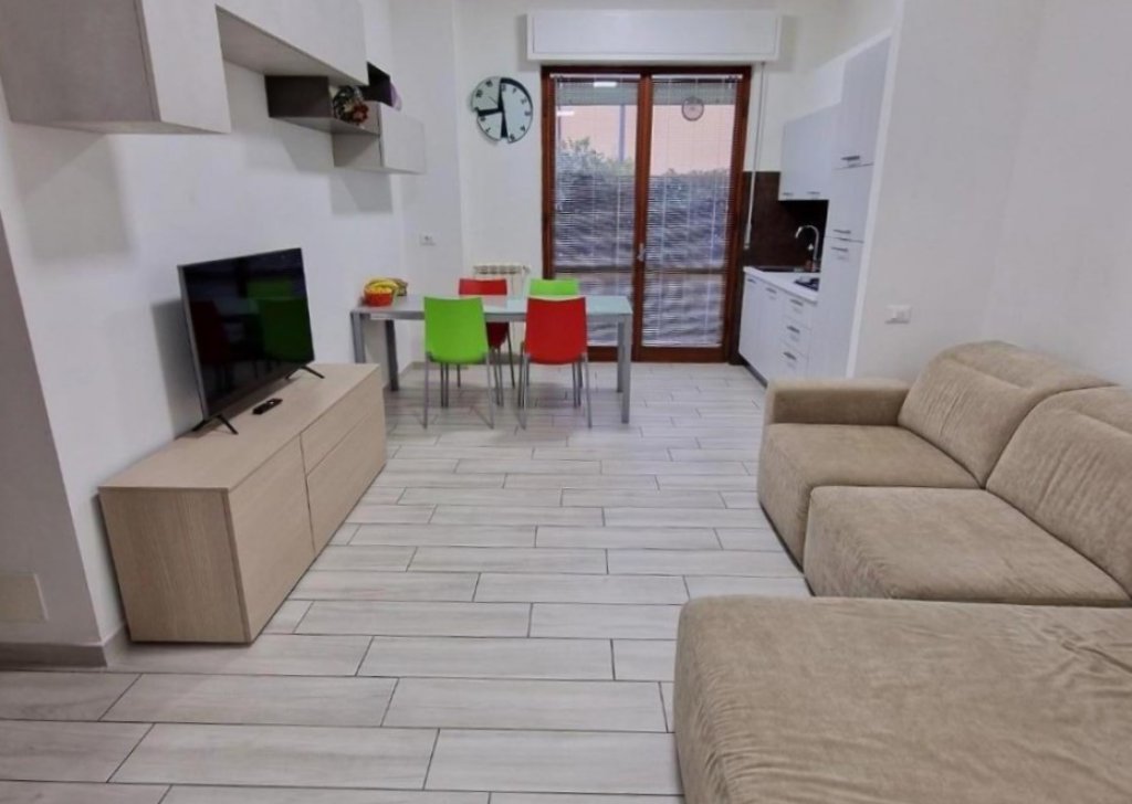 Appartamenti trilocale in vendita  75 m² ottime condizioni, Carrara, località Marina di Carrara