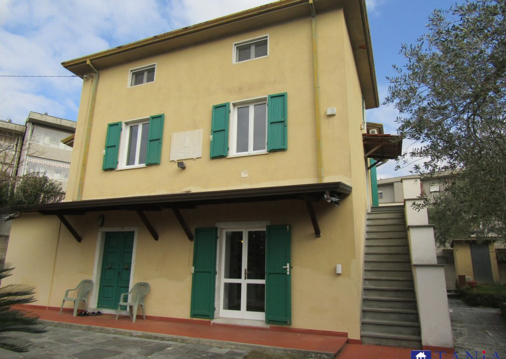 Indipendenti in vendita  200 m² buono stato, Carrara, località Bonascola