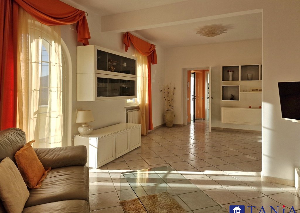 Semi-indipendenti in vendita  130 m² ottime condizioni, Carrara