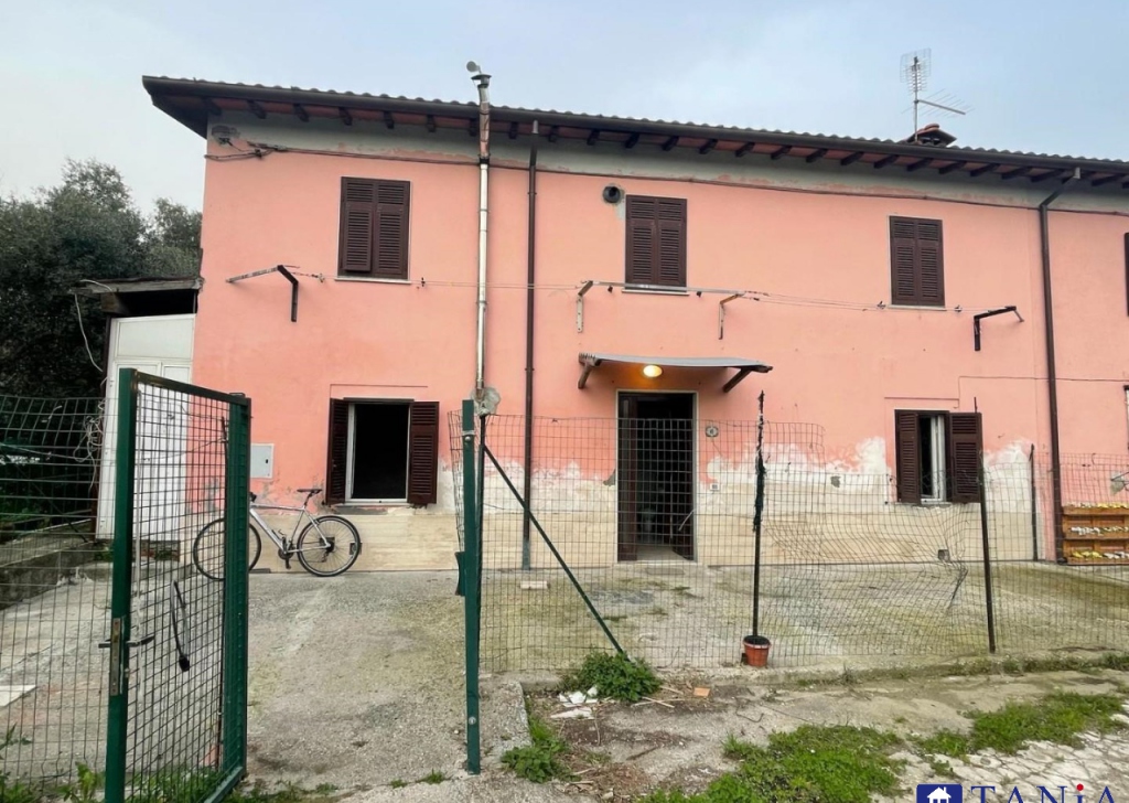 Semi-indipendenti in vendita  viale GALILEI 23, Carrara, località Avenza