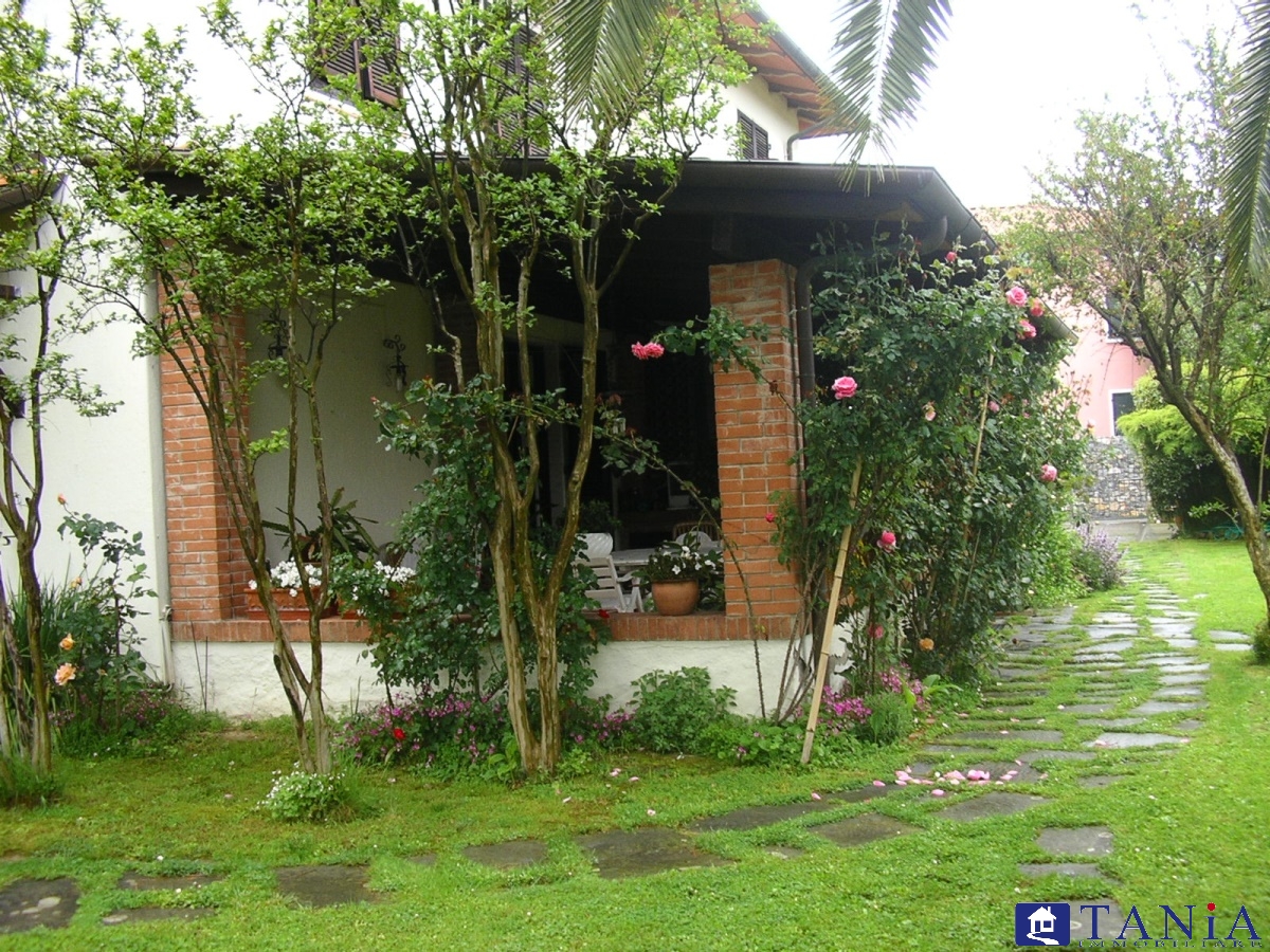 Villa Unifamiliare - Indipendente CARRARA vendita  Carrara  Agenzia Immobiliare Tania