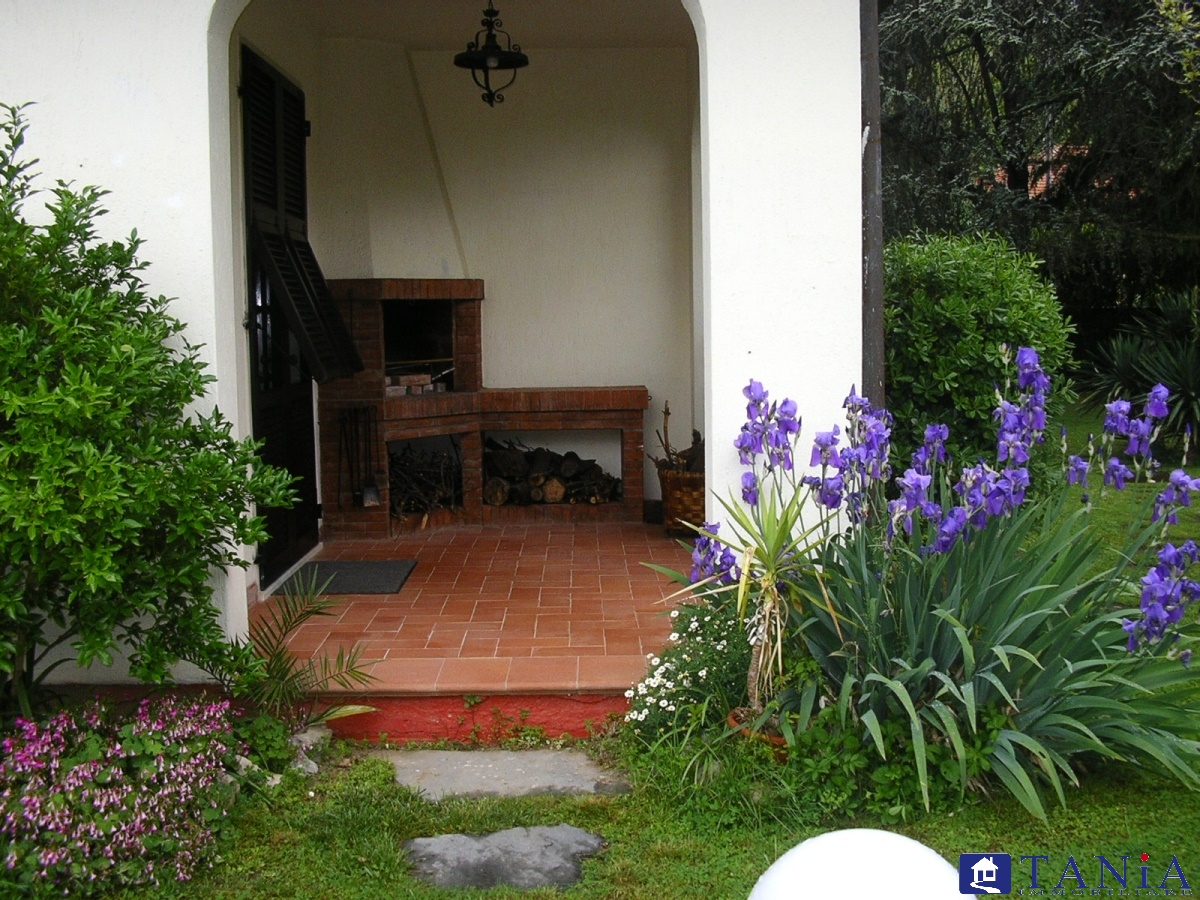 casa indipendente in vendita a Carrara in zona Marasio