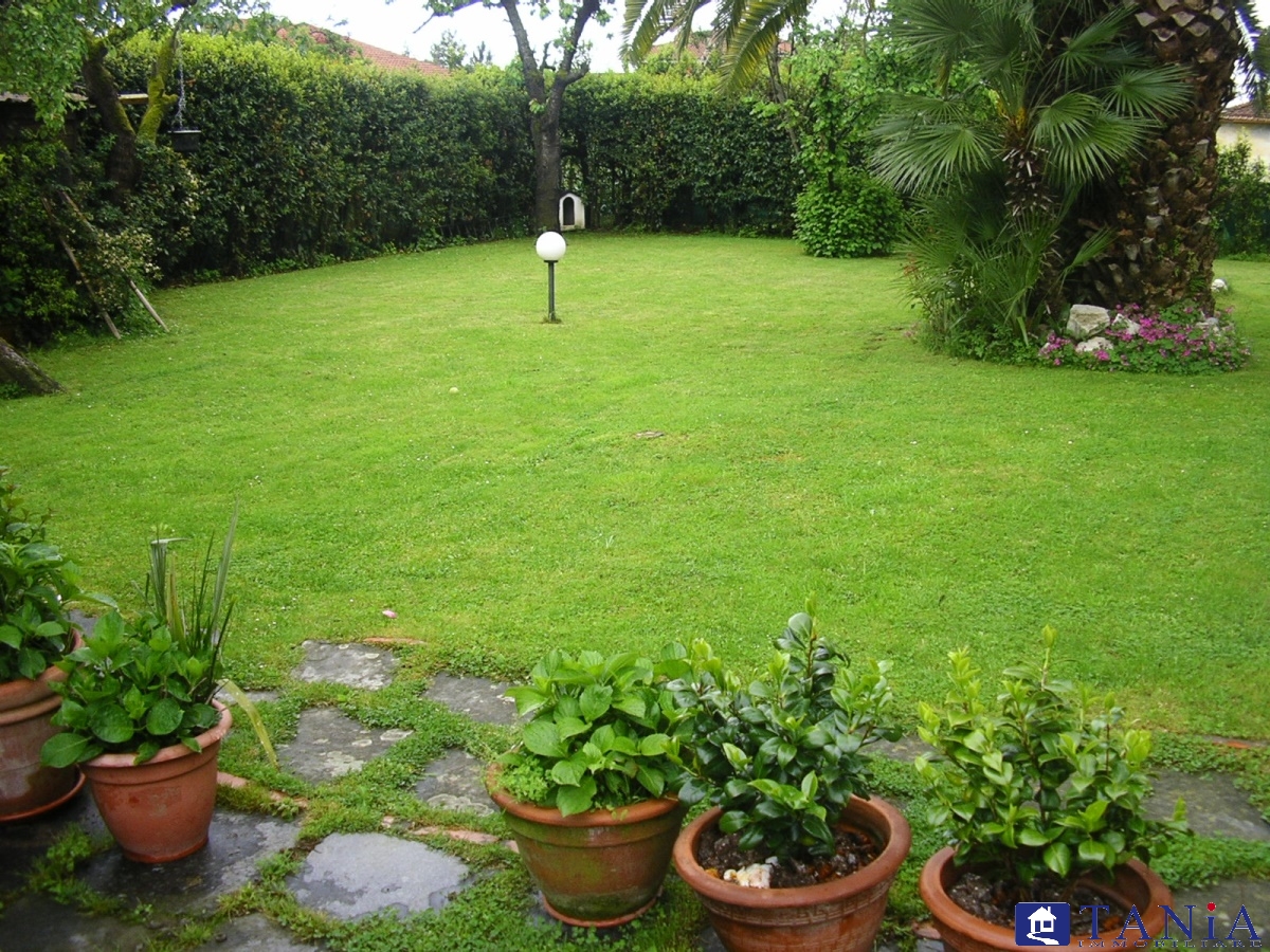 Villa Unifamiliare - Indipendente CARRARA vendita  Carrara  Agenzia Immobiliare Tania