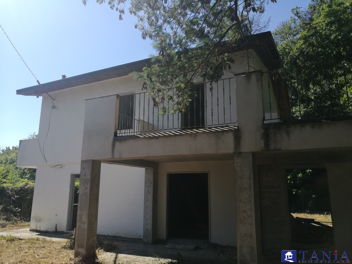 Villa Unifamiliare - Indipendente CASTELNUOVO MAGRA vendita  Castelnuovo Magra  Agenzia Immobiliare Tania