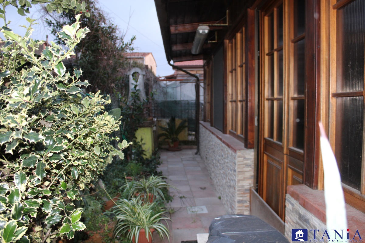 Villa Bifamiliare CARRARA vendita  Avenza  Agenzia Immobiliare Tania