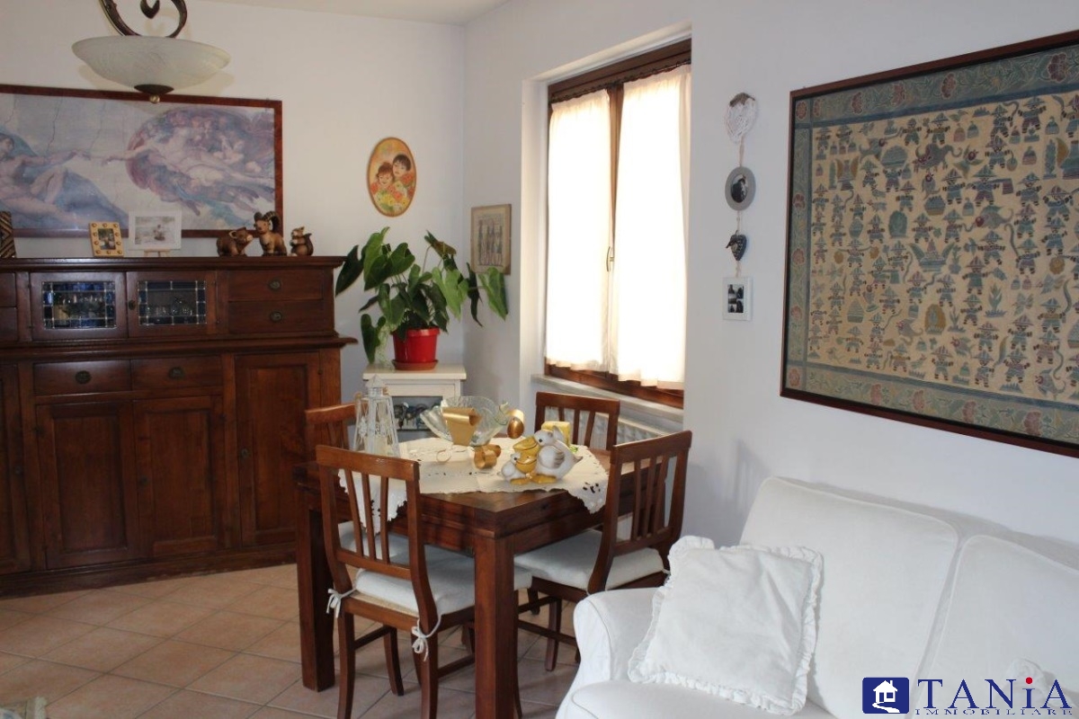  carrara vendita quart: carrara agenzia-immobiliare-tania