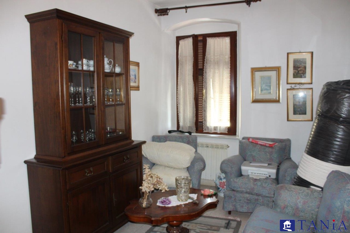  carrara vendita quart: carrara agenzia immobiliare tania