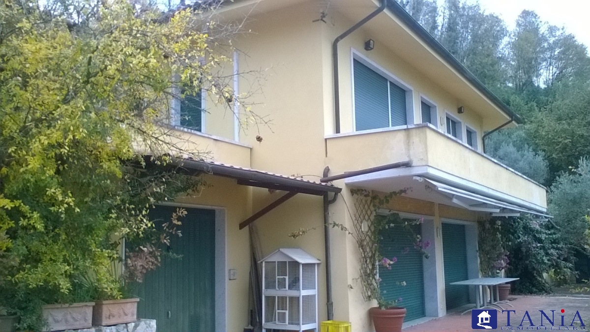  carrara vendita quart: carrara agenzia immobiliare tania
