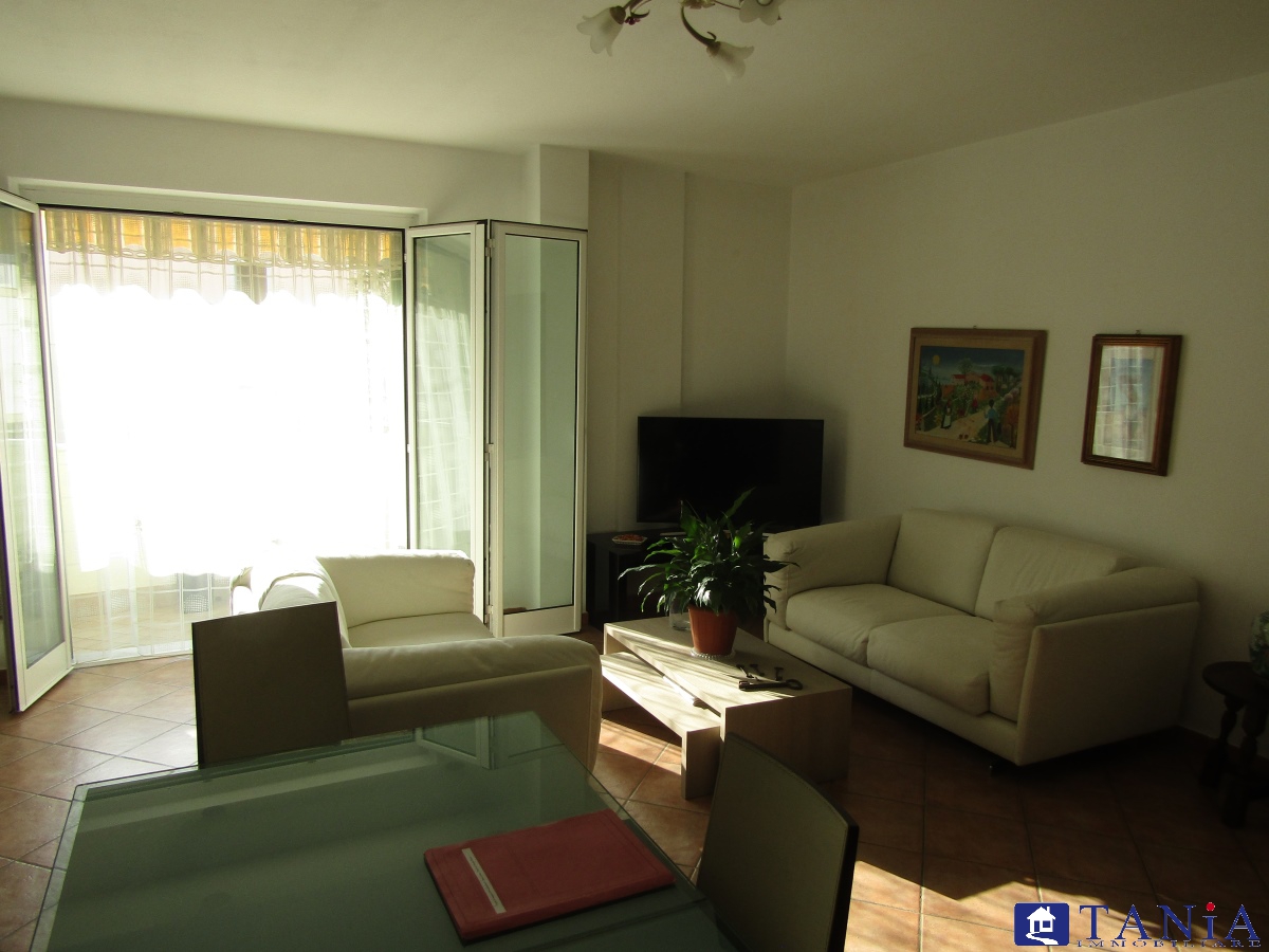  carrara vendita quart: carrara agenzia-immobiliare-tania