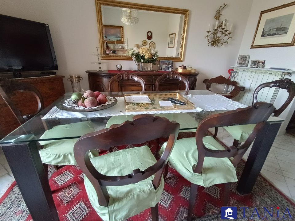 appartamento in vendita a Carrara in zona Avenza