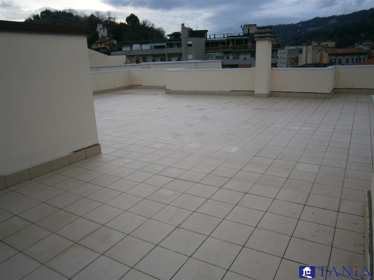 Attico CARRARA vendita  Carrara  Agenzia Immobiliare Tania