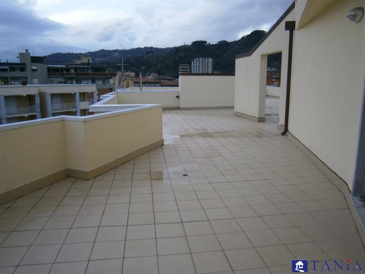 Attico CARRARA vendita  Carrara  Agenzia Immobiliare Tania