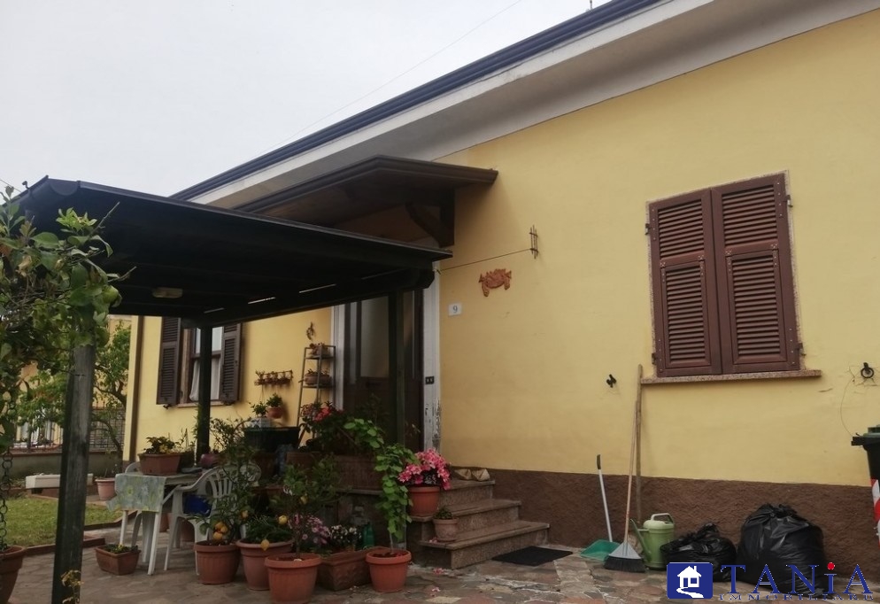 casa indipendente in vendita a Carrara in zona Fossone