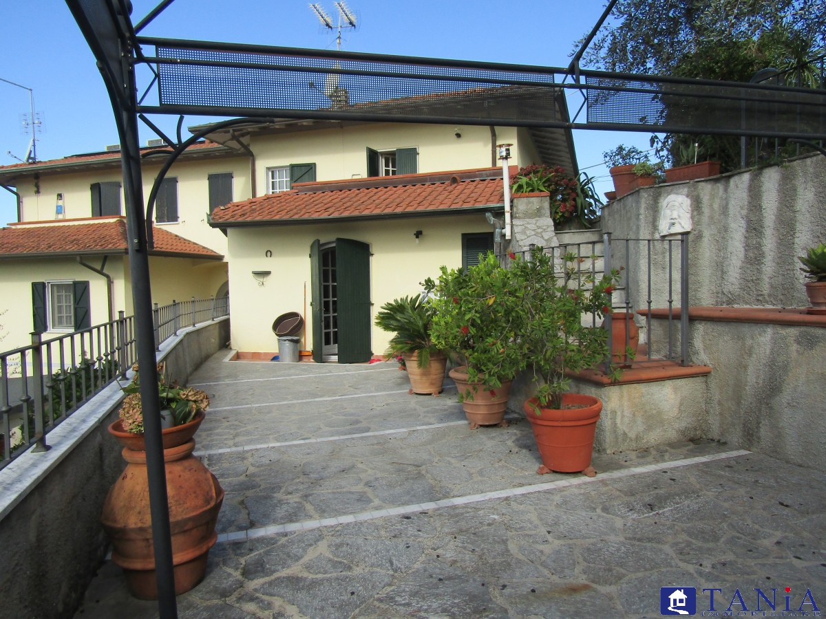Casa Semindipendente in Vendita Carrara