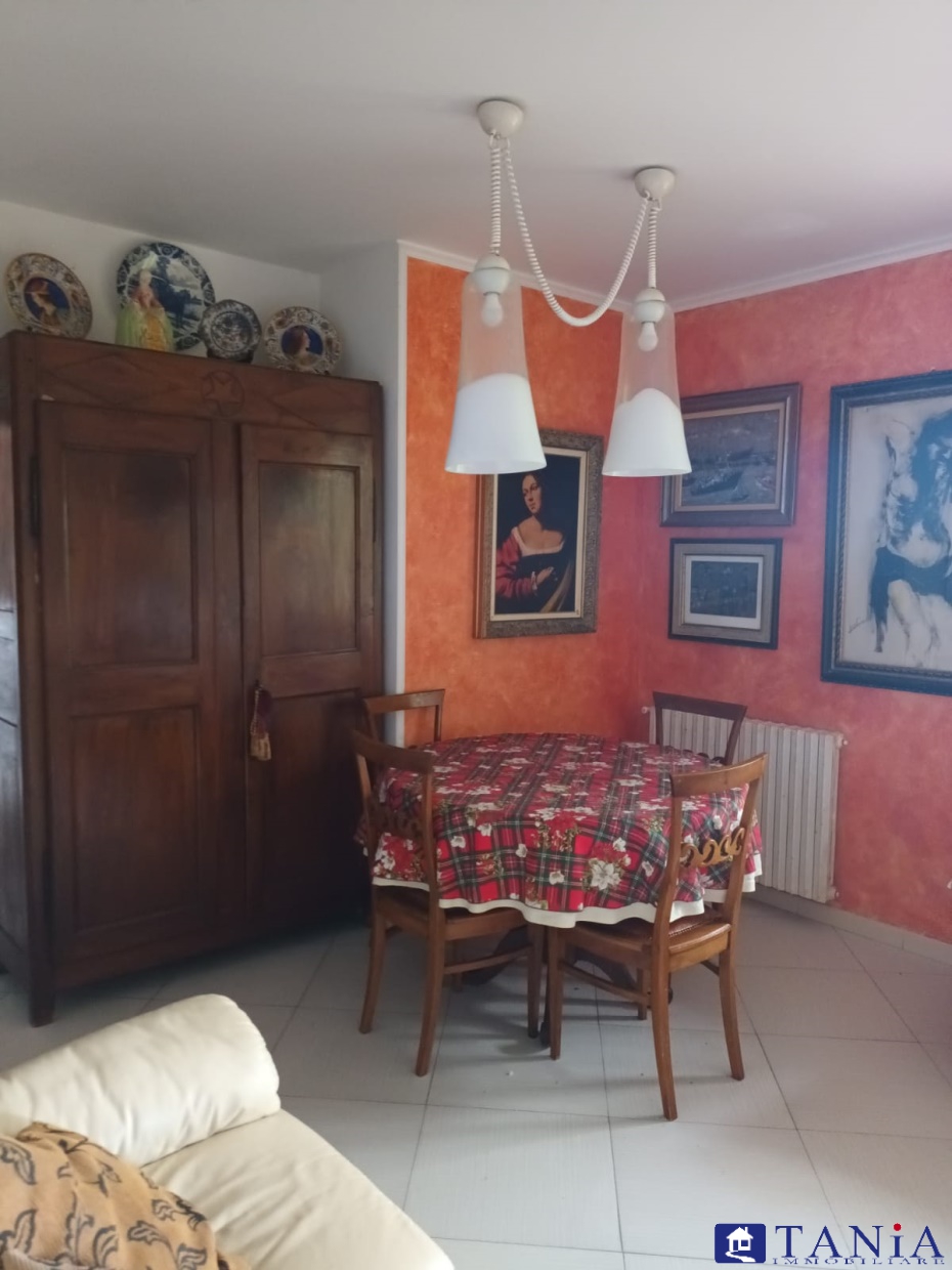 Sale Rooms and rooms for rent, Carrara