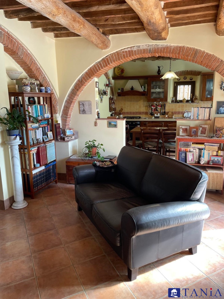 Sale Rooms and rooms for rent, Carrara