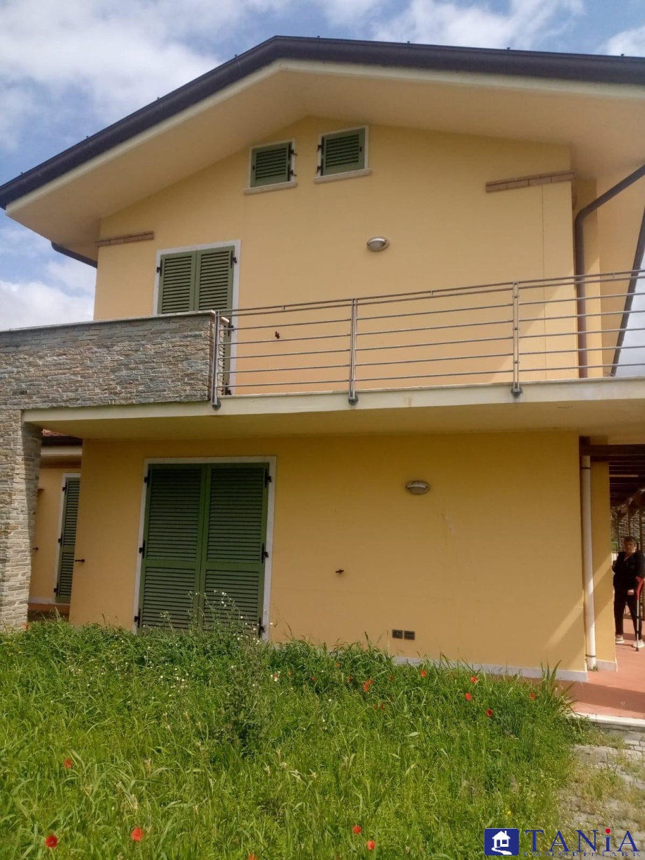 Sale Rooms and rooms for rent, Carrara