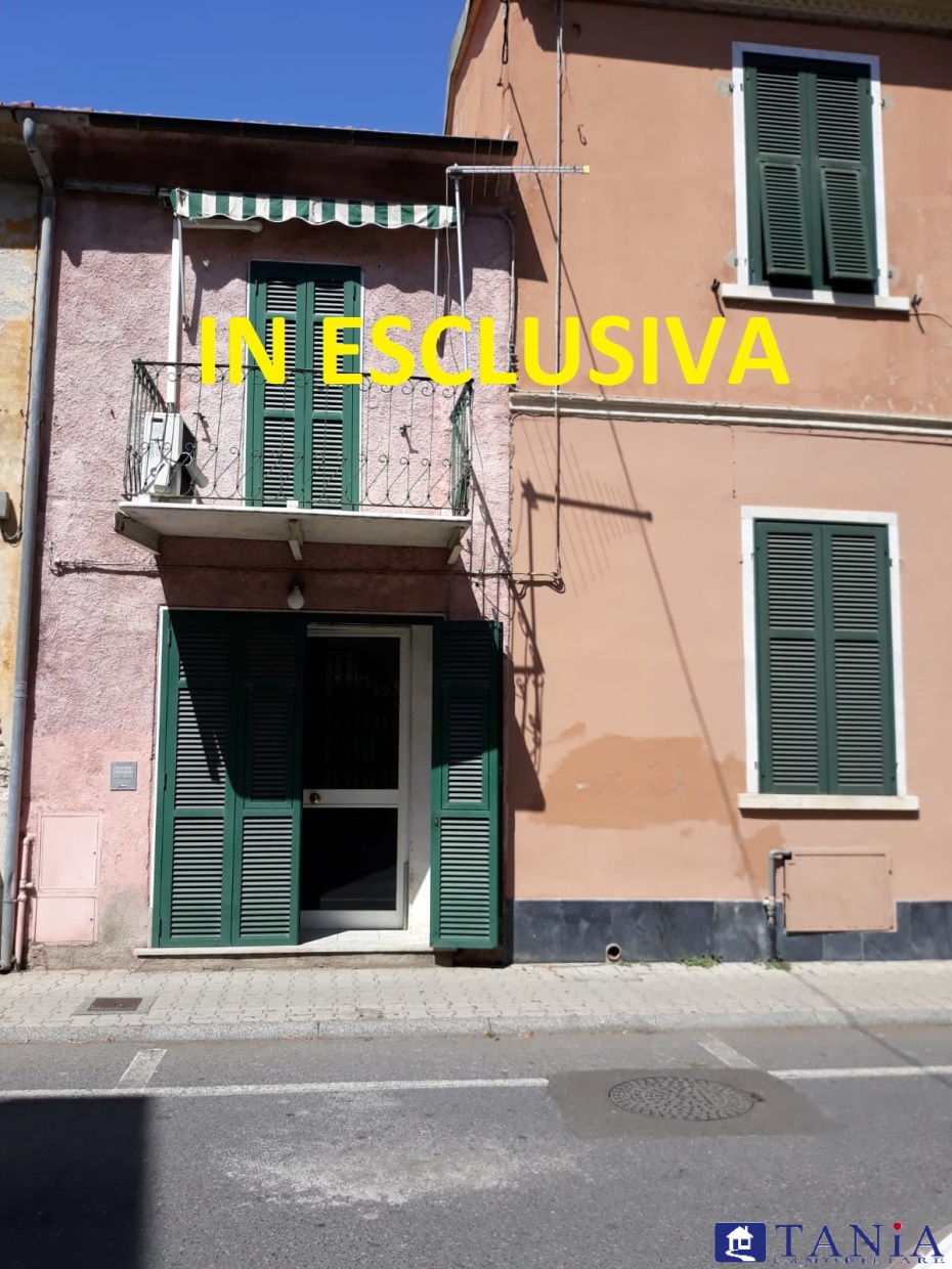 casa semindipendente in vendita a Carrara in zona Marina di Carrara