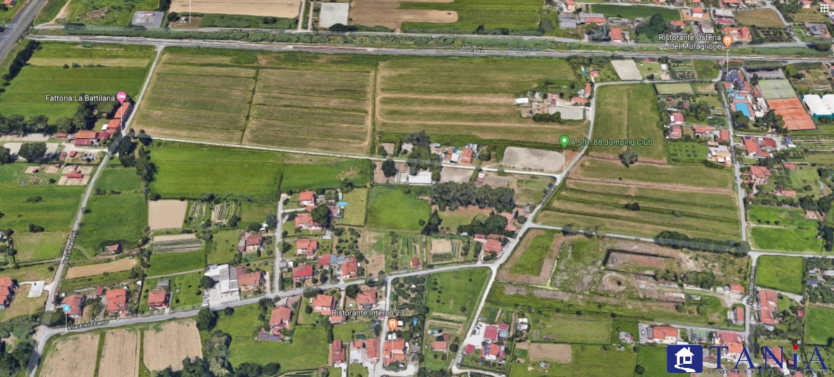 terreno edificabile in vendita a Carrara in zona Marina di Carrara